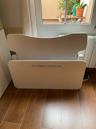 Elevador de escritorio blanco para trabajar de pie