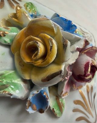 Caja joyero porcelana flores 3D oro