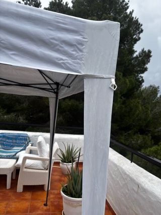 Carpa Desmontable Plateada/Blanca 2x2