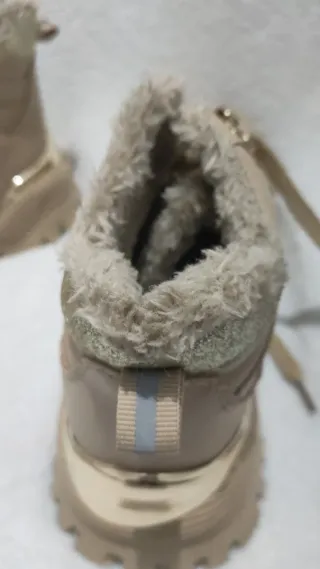 Botas Chanel bege com pelo interior