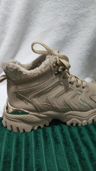 Botas Chanel bege com pelo interior