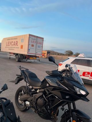 Kawasaki Versys 650 2025 Negra