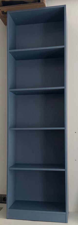 Estantería azul de madera