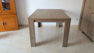 Mesa de comedor de madera