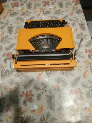 Máquina de escribir Antares M. 30 Naranja