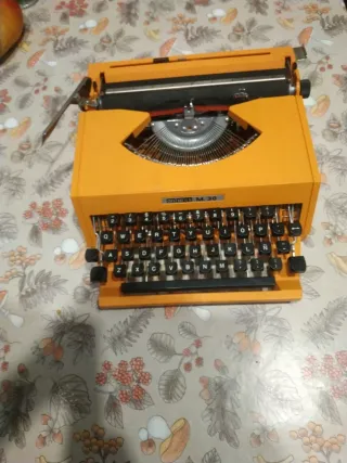 Máquina de escribir Antares M. 30 Naranja