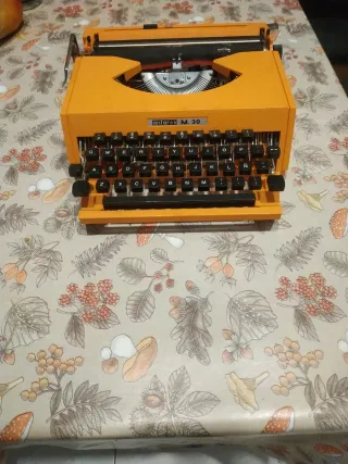 Máquina de escribir Antares M. 30 Naranja