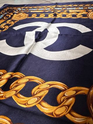 Foulard Chanel in seta blu e oro