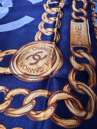 Foulard Chanel in seta blu e oro