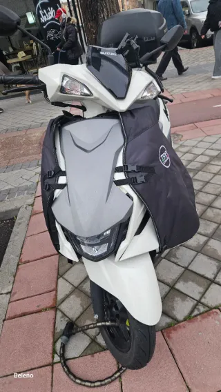Suzuki Scooter Blanca