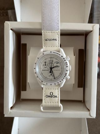 Omega x Swatch MoonSwatch Bianco Snoopy