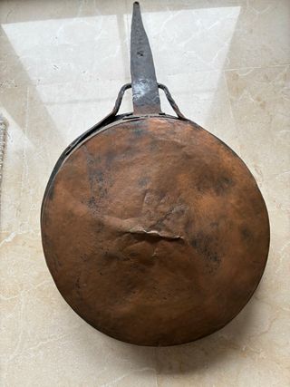 Sartén antigua cobre y hierro fundido