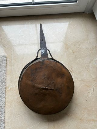 Sartén antigua cobre y hierro fundido