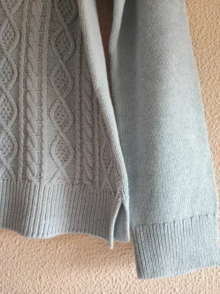 Jersey azul clarito.