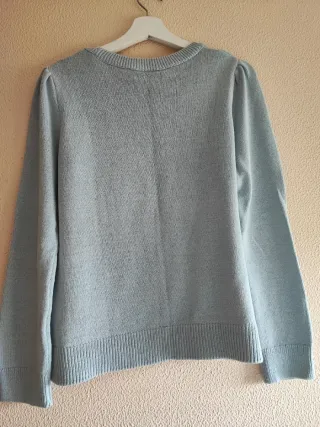 Jersey azul clarito.