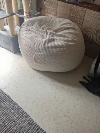 Puff convertible en futón para invitados