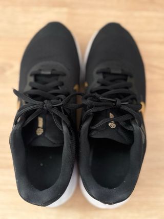 Zapatillas Nike Revolution Mujer Negro/Dorado