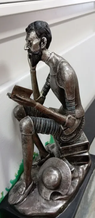 Figura Don Quijote Leyendo