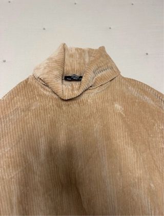 Jersey Bershka cuello alto beige