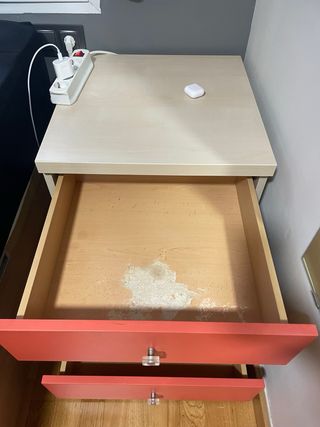 Mesita de noche madera y naranja