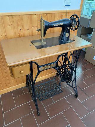 Máquina de coser Singer antigua