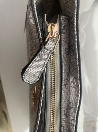 Bolso Guess Monogram Beige y Marrón