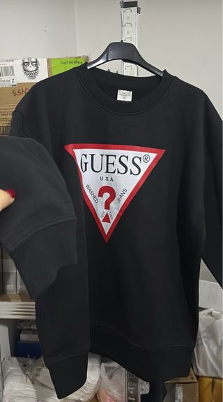 Sudadera Guess Negra Logo Triángulo