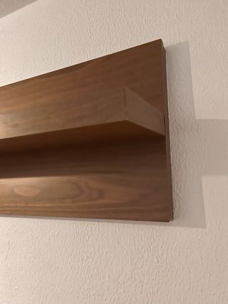 Estantería de madera maciza