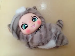 Gato de peluche de preciosa cara de ojos verdes!