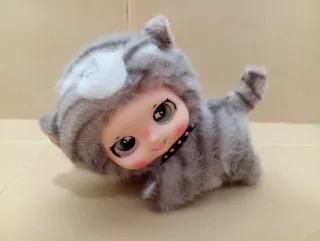 Gato de peluche de preciosa cara de ojos verdes!