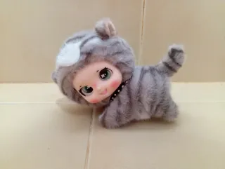 Gato de peluche de preciosa cara de ojos verdes!