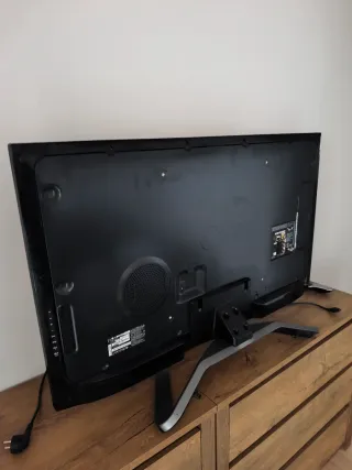 Televisión LG Negra y Plateada