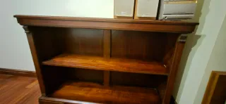 Librería baja / Trasero sofá madera