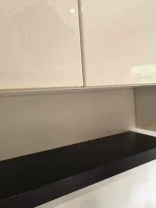 Mueble modular blanco y madera