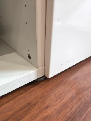 Mueble modular blanco y madera