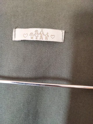 Gabardina de algodón verde.