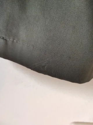 Gabardina de algodón verde.