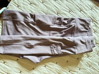 Leggings cortos morados talla 44/46 aunque pone XL