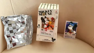 Caja sorpresa figura Mickey Miniso cantante