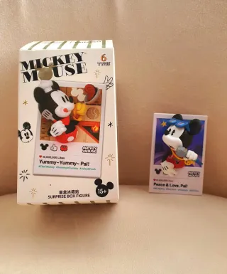 Caja sorpresa figura Mickey Miniso cantante