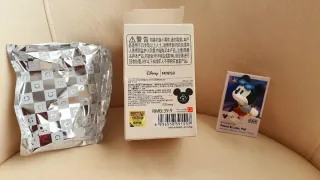 Caja sorpresa figura Mickey Miniso cantante