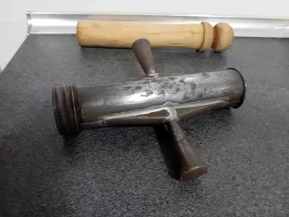 Churrera antigua de metal