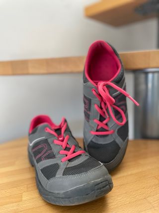 Zapatillas Quechua gris y rosa 37