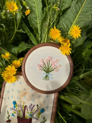 Ramo de flores bordado personalizable