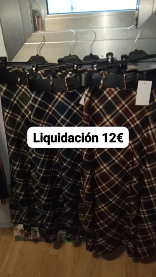 Chaqueta marrón con cremallera