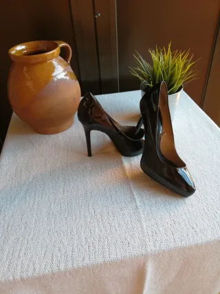 Zapatos de tacón negros charol