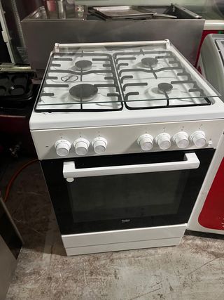 Cocina de gas Beko 4 fuegos y horno