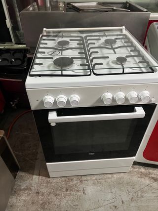 Cocina de gas Beko 4 fuegos y horno