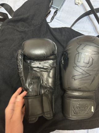 Guantes de boxeo negros