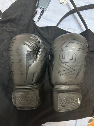 Guantes de boxeo negros